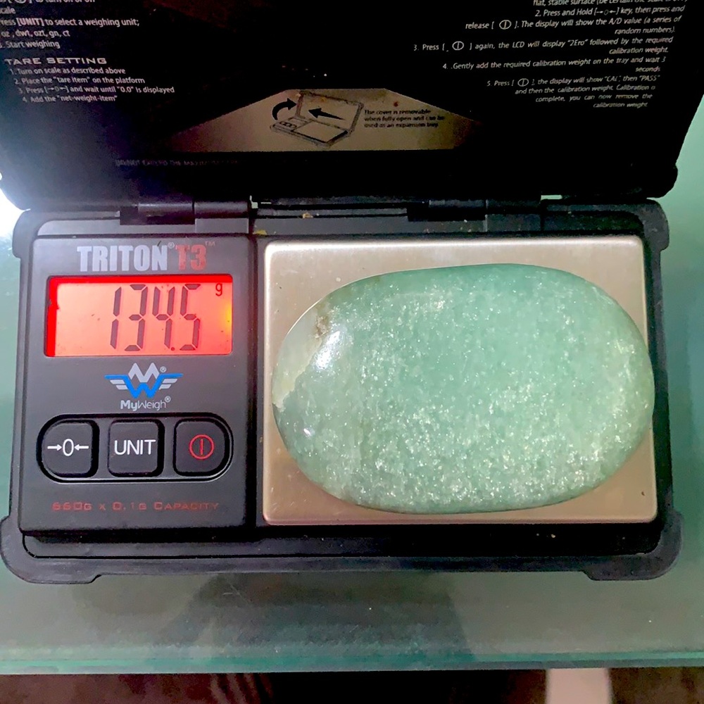 Aventurine gemstone! Sparkly light green 💚✨